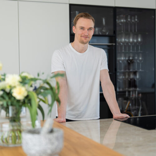 Kaapo Kähkösen Unique Home -keittiön keskuksena toimii iso saareke.