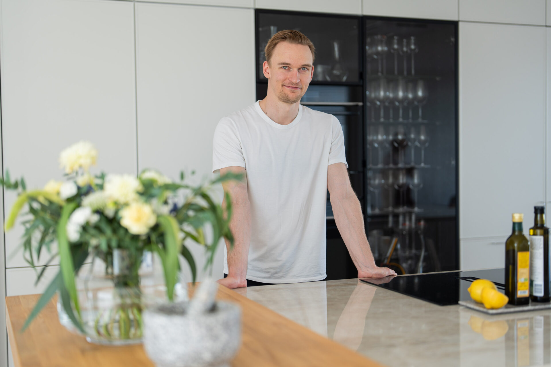 Kaapo Kähkösen Unique Home -keittiön keskuksena toimii iso saareke.