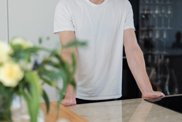 Kaapo Kähkönen on vapaa-ajallaan innokas ruuanlaittaja, joten uuden Unique Home -keittiön suunnittelussa huomioimme monenlaiset kotikokin mukavuudet.